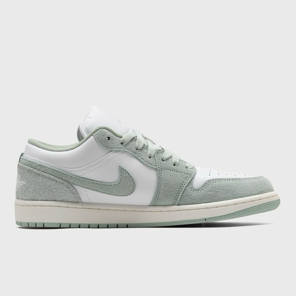 NIB Men’s Sz 10 (Euro Sz 44) Air Jordan 1 Low SE Sneakers In White/Sea-foam Sail - Picture 1 of 16